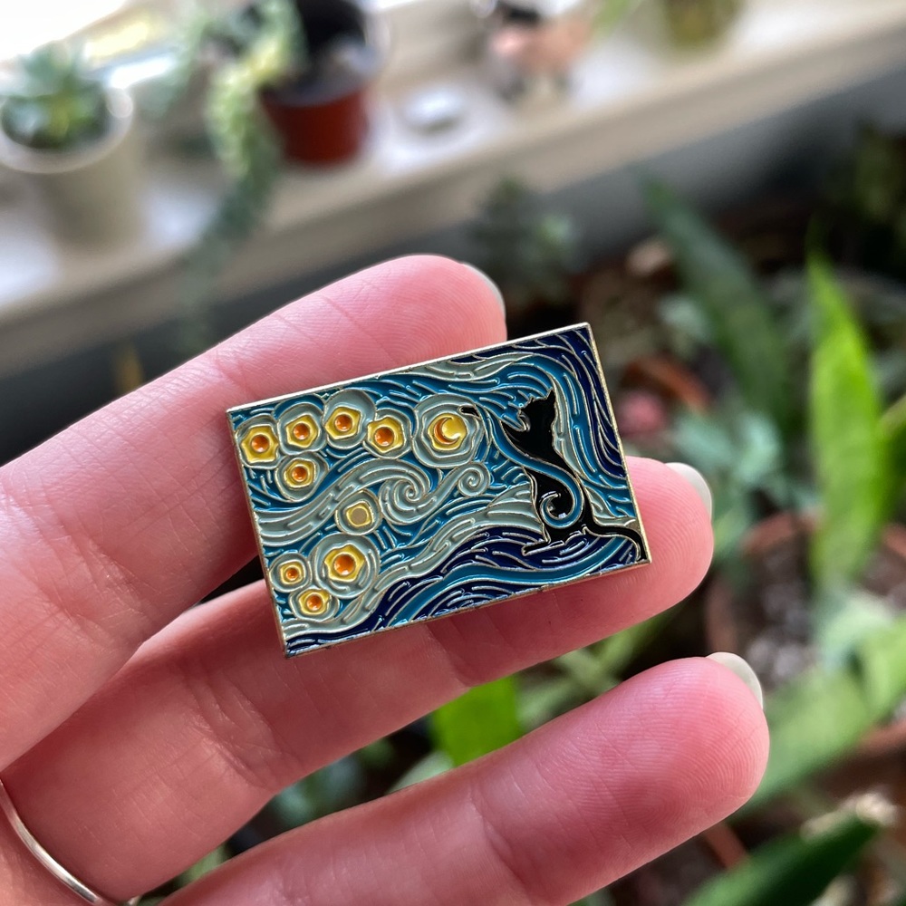 One cat pin